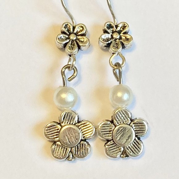 Daisy Flower Earrings Silver Plated Enamel White Glass Pearl Dangle Dainty - Picture 5 of 11